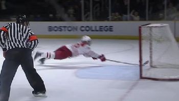 a lo mascherano: este jugador de hockey salvo una jugada increible a lo mascherano: este jugador de hockey salvo una jugada increible