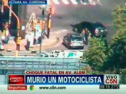 Murió un motociclista arrollado por un auto en el Bajo porteño