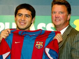 Juan Román Riquelme y Louis Van Gaal