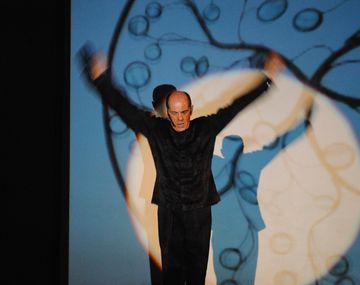 Marcelo Arce presenta De Carmen a Sting