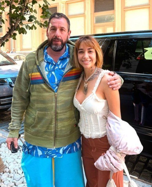 El inesperado encuentro entre María Becerra y Adam Sandler que se volvió viral