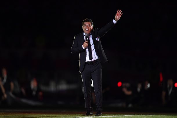 Emocionado, Gallardo cantó contra Boca junto a los hinchas en los festejos de River
