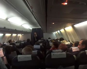 VIDEO: un piloto emocionó a ex combatientes de Malvinas en pleno vuelo