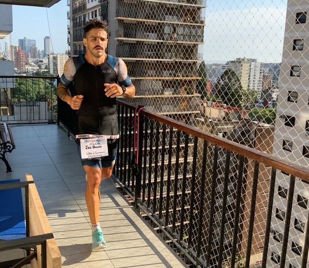 Corrió una maratón en su departamento y recorrió Argentina sin salir de su casa para concientizar sobre el coronavirus
