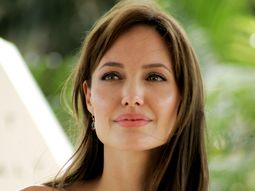 tras la operacion, angelina jolie podria sacarse los ovarios tras la operacion, angelina jolie podria sacarse los ovarios