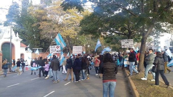 Tarifazo: los clubes de barrio protestaron frente a la Quinta de Olivos