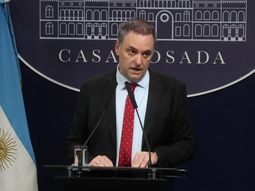adorni y su primera conferencia de prensa como jefe de gabinete sin responder preguntas adorni y su primera conferencia de prensa como jefe de gabinete sin responder preguntas