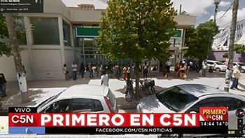 disfrazados de payasos, irrumpieron a los tiros y se llevaron un millon de pesos disfrazados de payasos, irrumpieron a los tiros y se llevaron un millon de pesos