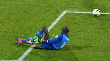 La insólita jugada se vivió en la Copa África La insólita jugada se vivió en la Copa África