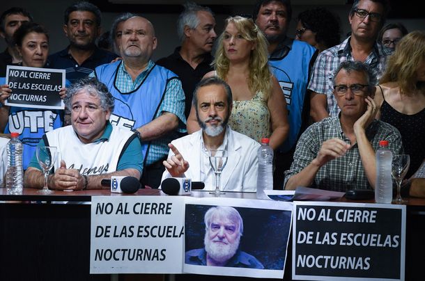 Los docentes anunciaron un paro para el jueves contra el cierre de las escuelas nocturnas