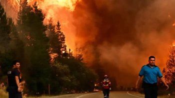 chile detuvo a 70 sospechosos por los incendios y enfrentan penas de prision perpetua chile detuvo a 70 sospechosos por los incendios y enfrentan penas de prision perpetua