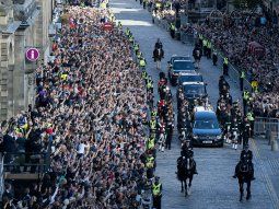 El último adiós a la reina Isabel II: sus restos llegan este martes a Londres