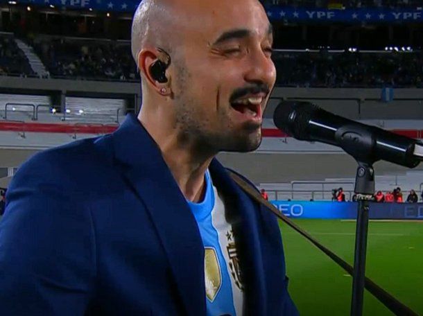 El imprevisto que sufrió Abel Pintos en el homenaje a Ángel Di María en el Monumental