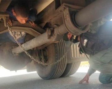 Venezuela: un preso intentó fugarse de la cárcel en el chasis de un camión