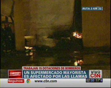 Se incendió un supermercado mayorista en González Catán