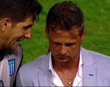 Agustín Orion y Diego Cocca, en una charla después de un partido