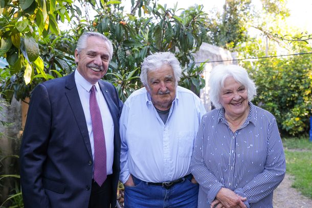 José Mujica y Lucía Topolansky recibieron al presidente de Argentina