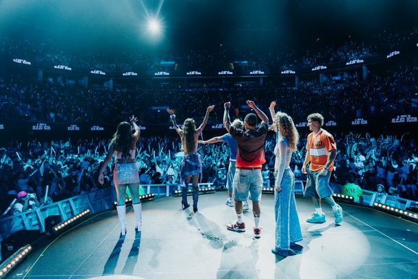 Alejo Igoa llevó su universo digital al escenario y desató una fiesta en el Movistar Arena