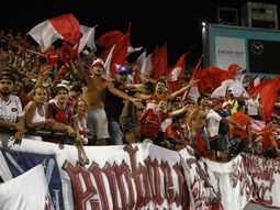 La hinchada de Independiente en el estadio José María Minella de Mar del Plata La hinchada de Independiente en el estadio José María Minella de Mar del Plata