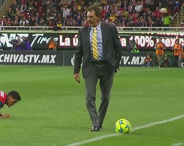 El insólito foul de La Volpe