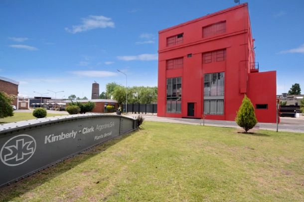 Kimberly Clark cerró una de sus plantas, despidió a sus más de 200 trabajadores y comenzará a importar