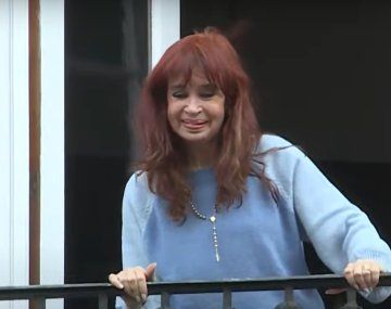 Cristina Kirchner volvió a sorprender a sus seguidores desde el balcón: el video