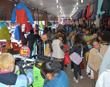 Cada vez más argentinos cruzan a Paraguay para hacer shopping