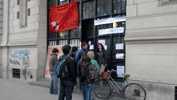 ya son 29 los colegios tomados en la ciudad de buenos aires ya son 29 los colegios tomados en la ciudad de buenos aires