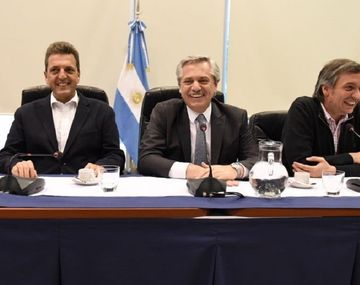 Diputados: Alberto asistió a la reunión donde se oficializó a Máximo como jefe del bloque