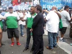 el pasado piquetero de javier milei: esto decia en la marcha de camioneros convocada por hugo moyano el pasado piquetero de javier milei: esto decia en la marcha de camioneros convocada por hugo moyano