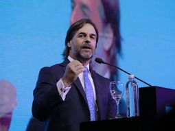 lacalle pou defendio un estado fuerte ante javier milei y estallaron las redes sociales lacalle pou defendio un estado fuerte ante javier milei y estallaron las redes sociales