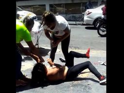 Golpearon y le sacaron la ropa a una supuesta mechera: corrió varias cuadras semidesnuda