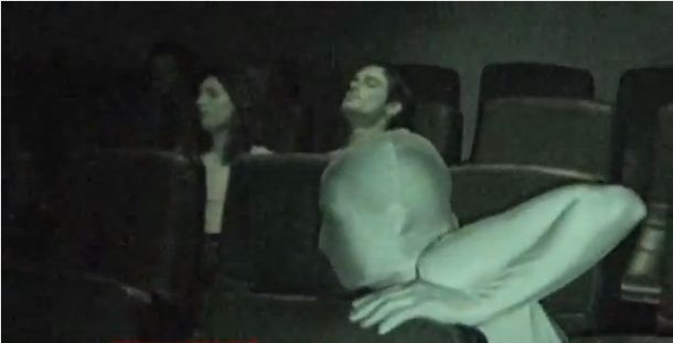 Los ninjas del cine atacan a los espectadores ruidosos