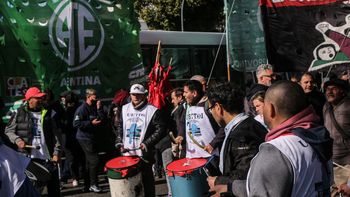 no acepta debate: el gobierno modificara el salario minimo vital y movil por decreto no acepta debate: el gobierno modificara el salario minimo vital y movil por decreto