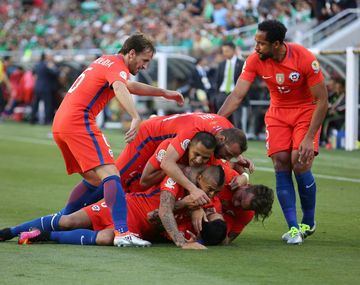 Baile histórico: Chile le metió 7 goles a México y jugará con Colombia