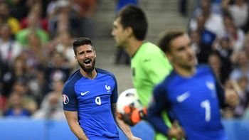 error en la salida del arquero y a cobrar: mira el primer gol de la eurocopa error en la salida del arquero y a cobrar: mira el primer gol de la eurocopa