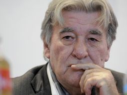 Armando Pérez reconoció que no piensa dejar el cargo por más que se lo pida Mauricio Macri. Armando Pérez reconoció que no piensa dejar el cargo por más que se lo pida Mauricio Macri.