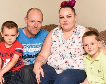 La foto de un nene en sus últimos minutos abrazado a su padre que compartieron para concientizar