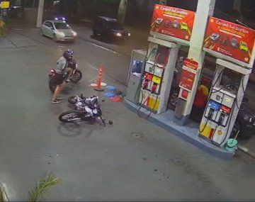 Terror en Ituzaingó: motochorros persiguieron y balearon a una pareja para robarle la moto
