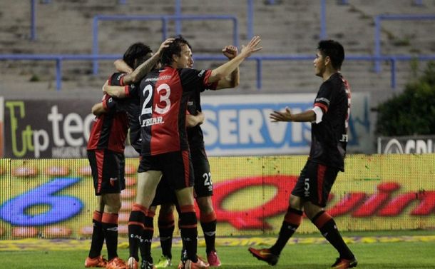 Colón comenzó el campeonato ante Aldosivi y lo venció en Mar del Plata