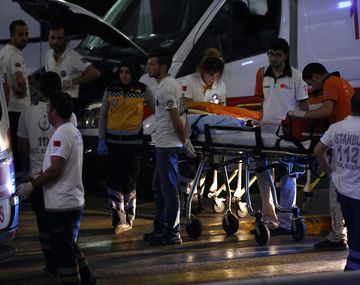 Suspenden todos los vuelos en el aeropuerto de Estambul tras el atentado