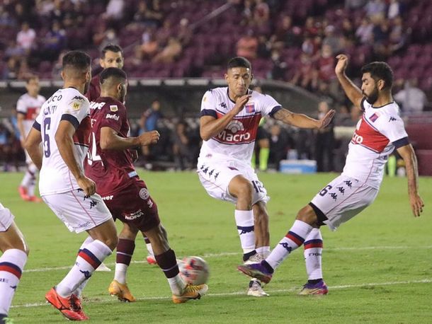 Lanús y Tigre chocan en La Fortaleza por la Liga Profesional. 