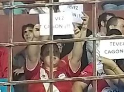 VIDEO: En La Paternal insultaron a Tevez de la misma manera que a Macri