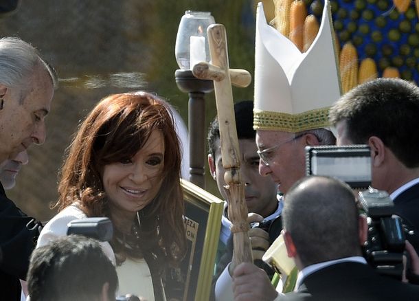 El saludo y el regalo de Cristina Kirchner al Papa