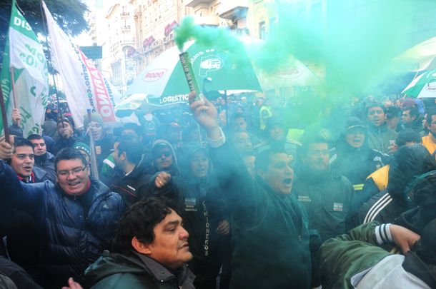 Camioneros complica abastecimiento de cajeros con un paro sorpresivo