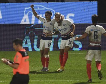 San Lorenzo le ganó a Platense y es el único escolta de Colón