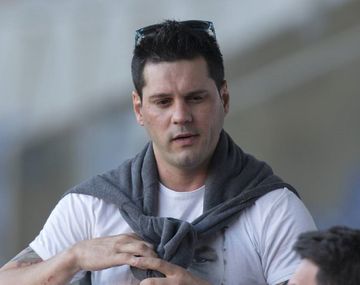 Me golpeó de atrás y sacó el arma