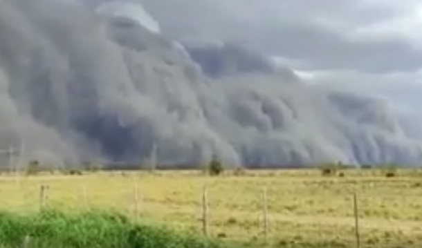 Increíbles videos de una tormenta de cenizas tras los incendios en Corrientes