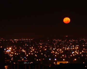 La luna se vio roja durante 78 minutos en toda América