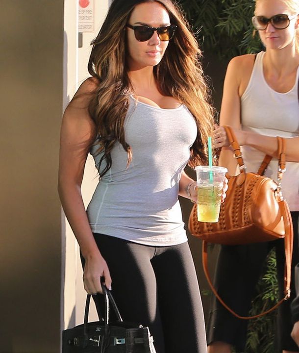 Tamara Ecclestone mostró su abultado escote